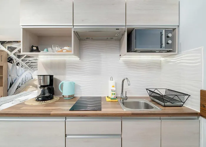 Charming With Parking And Balcony In By Renters Apartment *