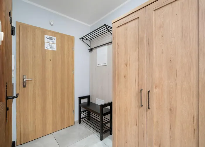 Charming With Parking And Balcony In By Renters Apartment *