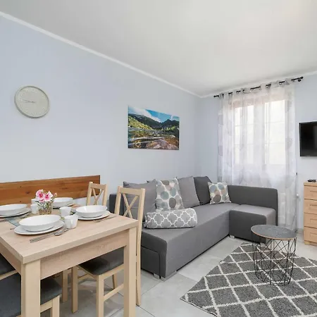 Appartamento Charming With Parking And Balcony In By Renters *