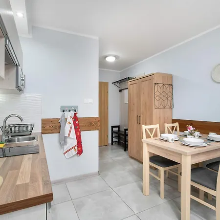 Charming With Parking And Balcony In By Renters Apartmán *