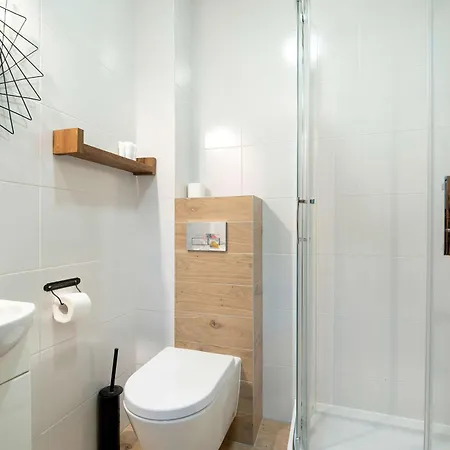 아파트 Charming With Parking And Balcony In By Renters 카르파츠