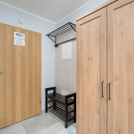 Charming With Parking And Balcony In By Renters Apartmán *